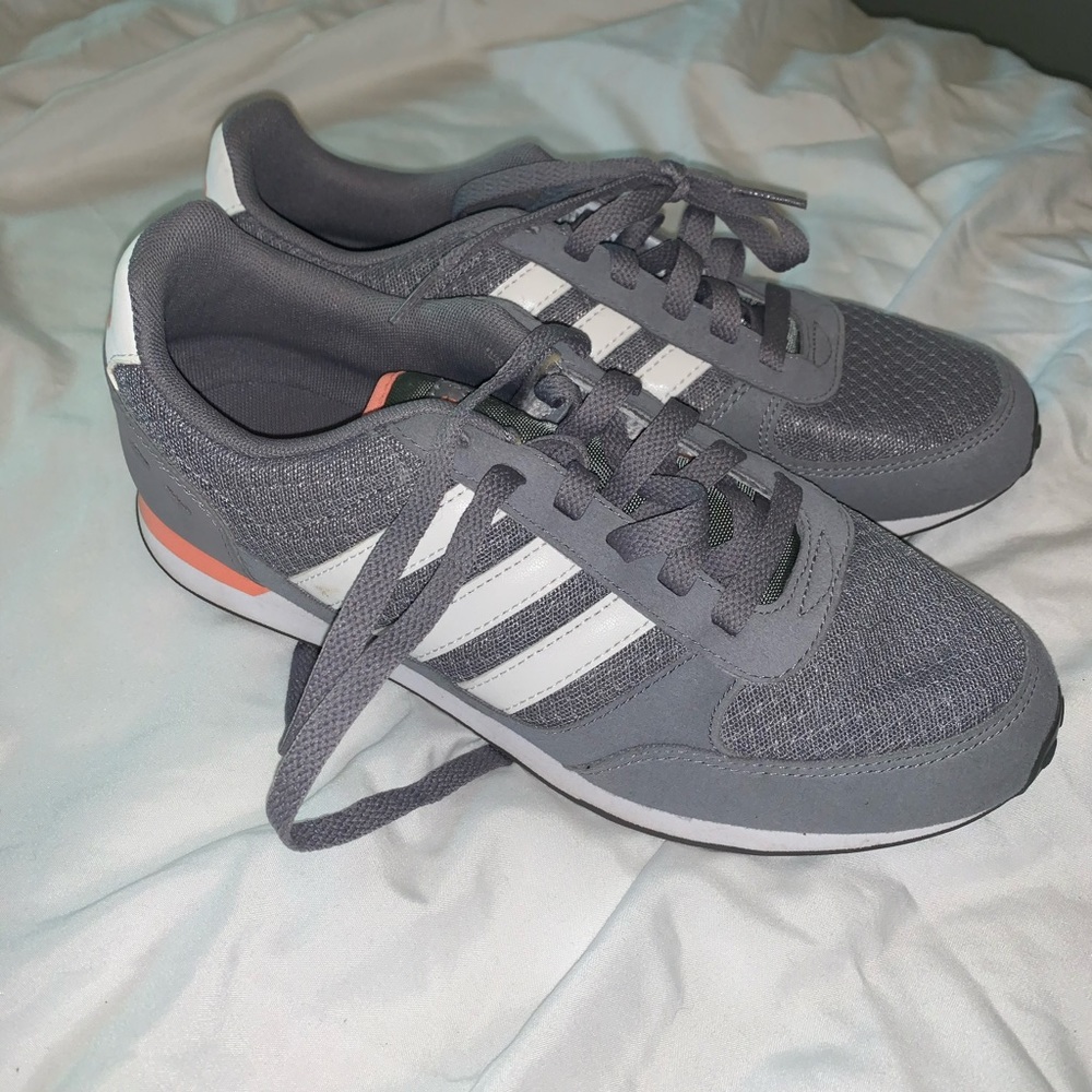 Adidas Sneakers